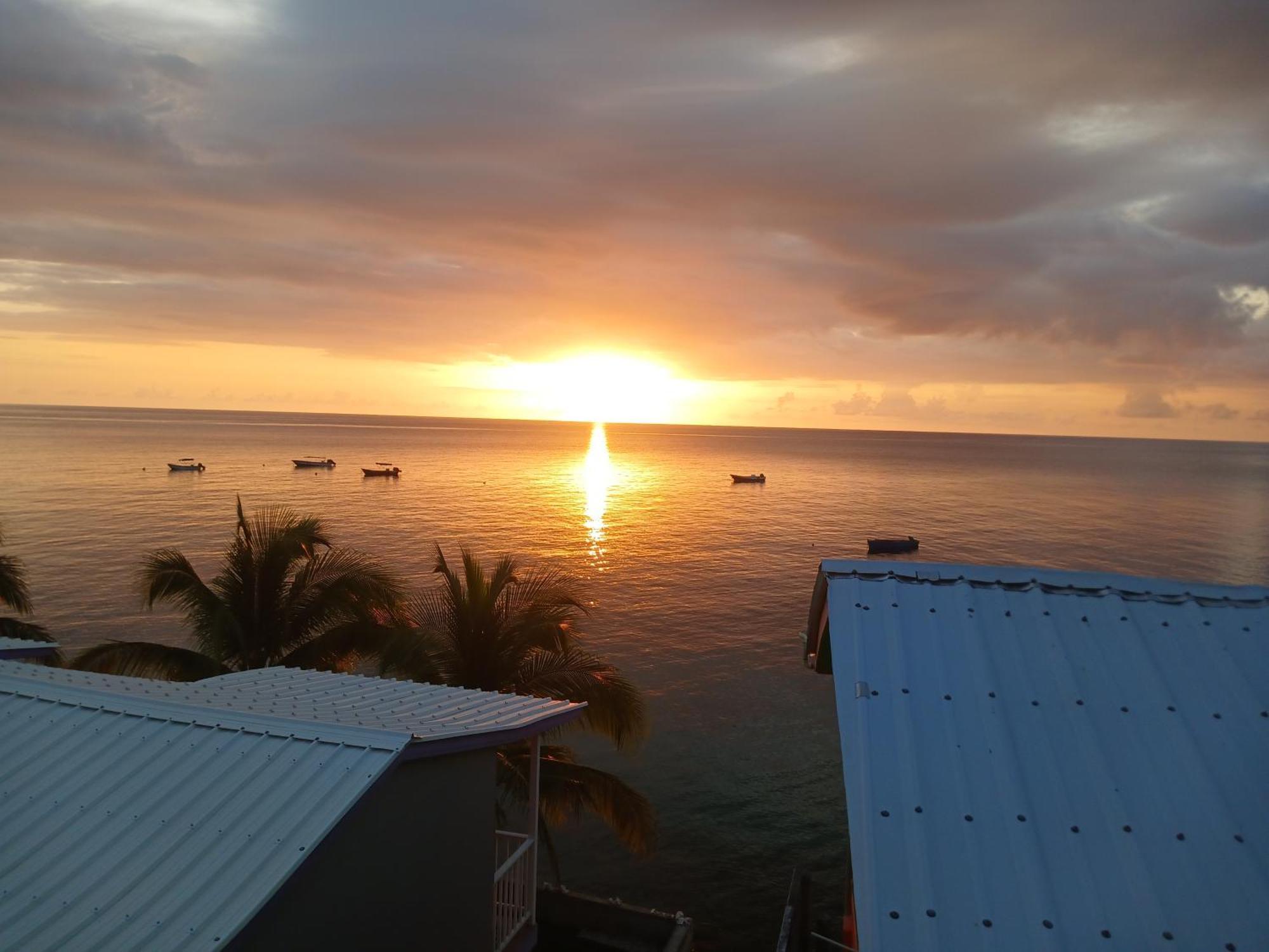 Cabanas Mister Mac Fresh Water Bay Bagian luar foto